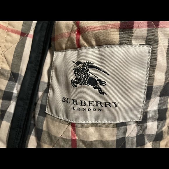 Beautiful Vintage Burberry Quilted Jacket - Picture 4 of 5